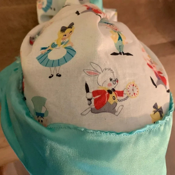 Alice in wonderland satin lined surgical cap - Picture 4 of 4